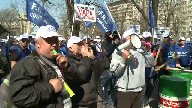 "Portul Constanta nu este harem". Sindicalistii portuari au protestat fata de transferarea portului la primaria locala