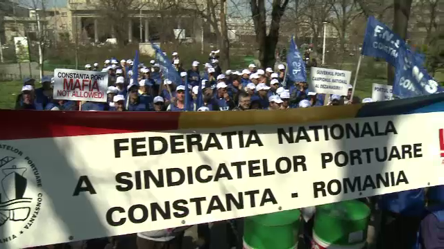 Protest al angajatilor din Portul Constanta. Oamenii nu vor ca 13 % din actiunile portului sa ajunga la Consiliul Local