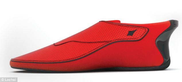 Cum arata pantoful sport cu GPS incorporat. Costa 100 de dolari si iti indica in ce directie sa mergi si cate calorii ai ars