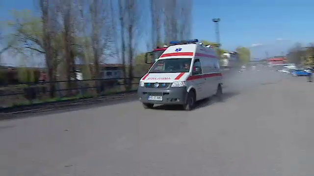 Un muncitor a murit, iar altul a fost ranit, dupa ce au fost prinsi sub 10 tone de metal, la Combinatul din Hunedoara