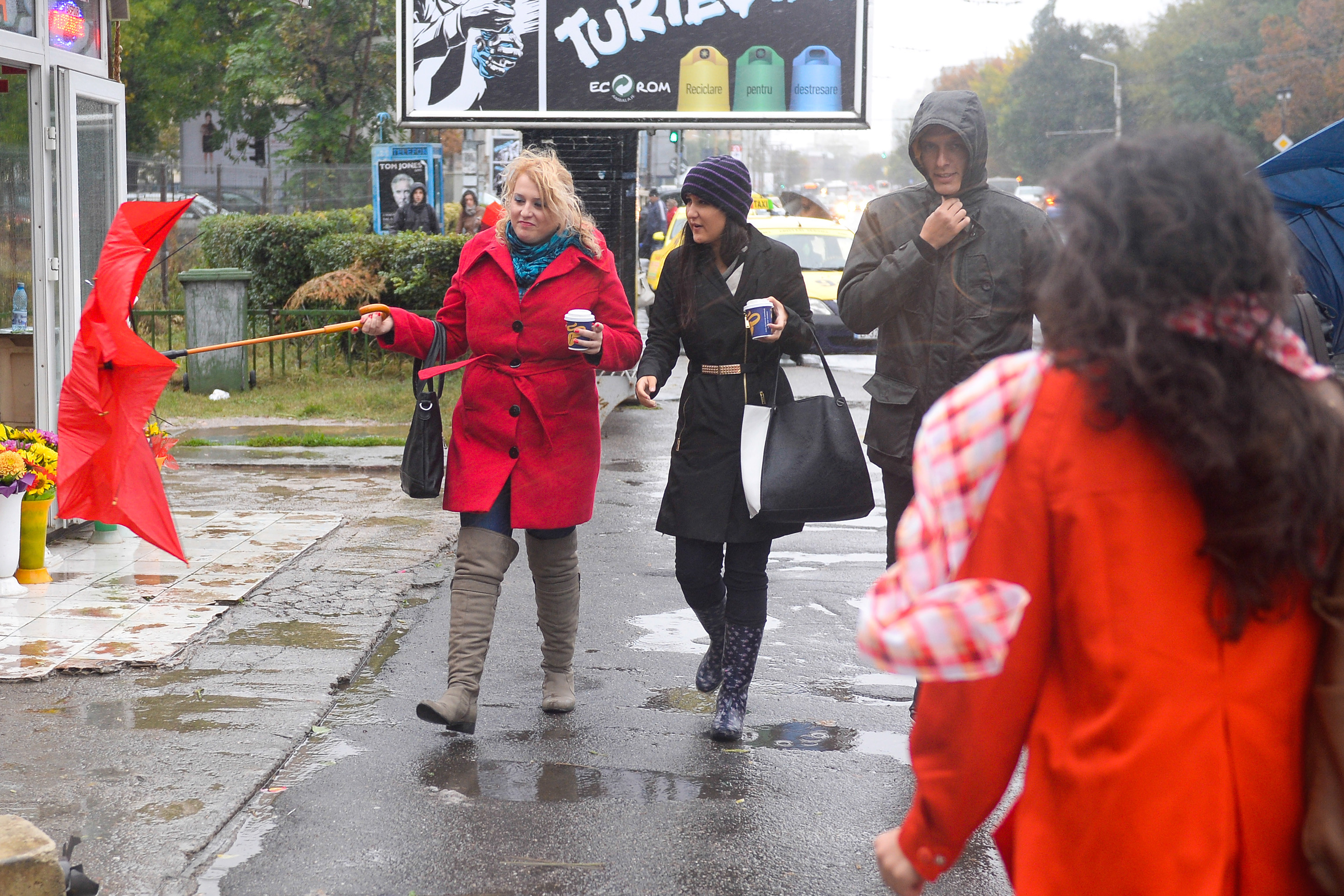 Joi, vremea va fi instabila. Pe seara, in jumatatea sudica a tarii aversele vor fi destul de serioase. Prognoza pana duminica