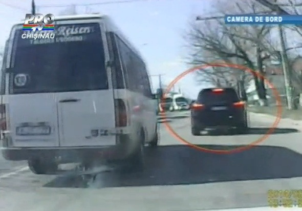 A dat K IX. "Smecherul" de la volanul unui Porsche si accidentul pe care l-a provocat, viral in Republica Moldova