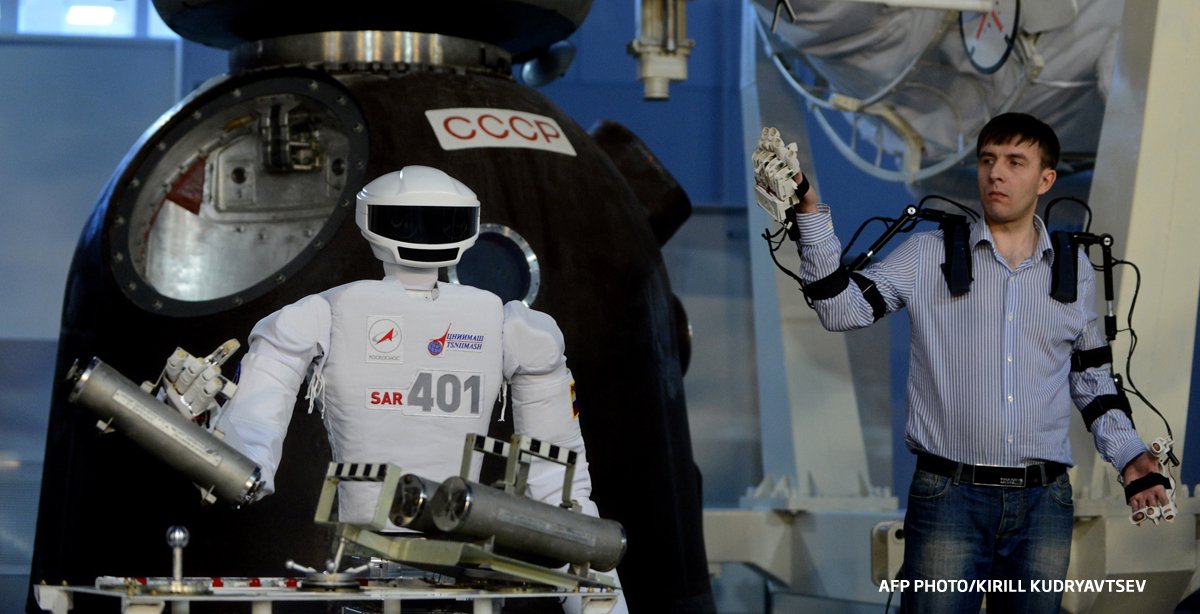 robot rus astronaut
