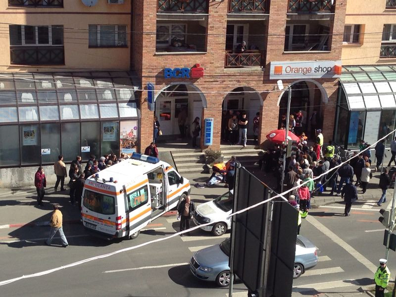 O femeie din Sibiu si-a pierdut viata dupa ce a cazut de la etajul trei
