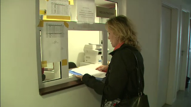 Bolnavii care s-au trezit cu analize fictive sunt pusi pe drumuri. Cum arata o zi pierduta pe la ghisee intr-un sistem haotic