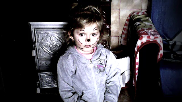 Fetita sfasiata de cainele unui vecin a fost inmormantata. Coplesit de durere, tatal Laurei a cazut la pamant