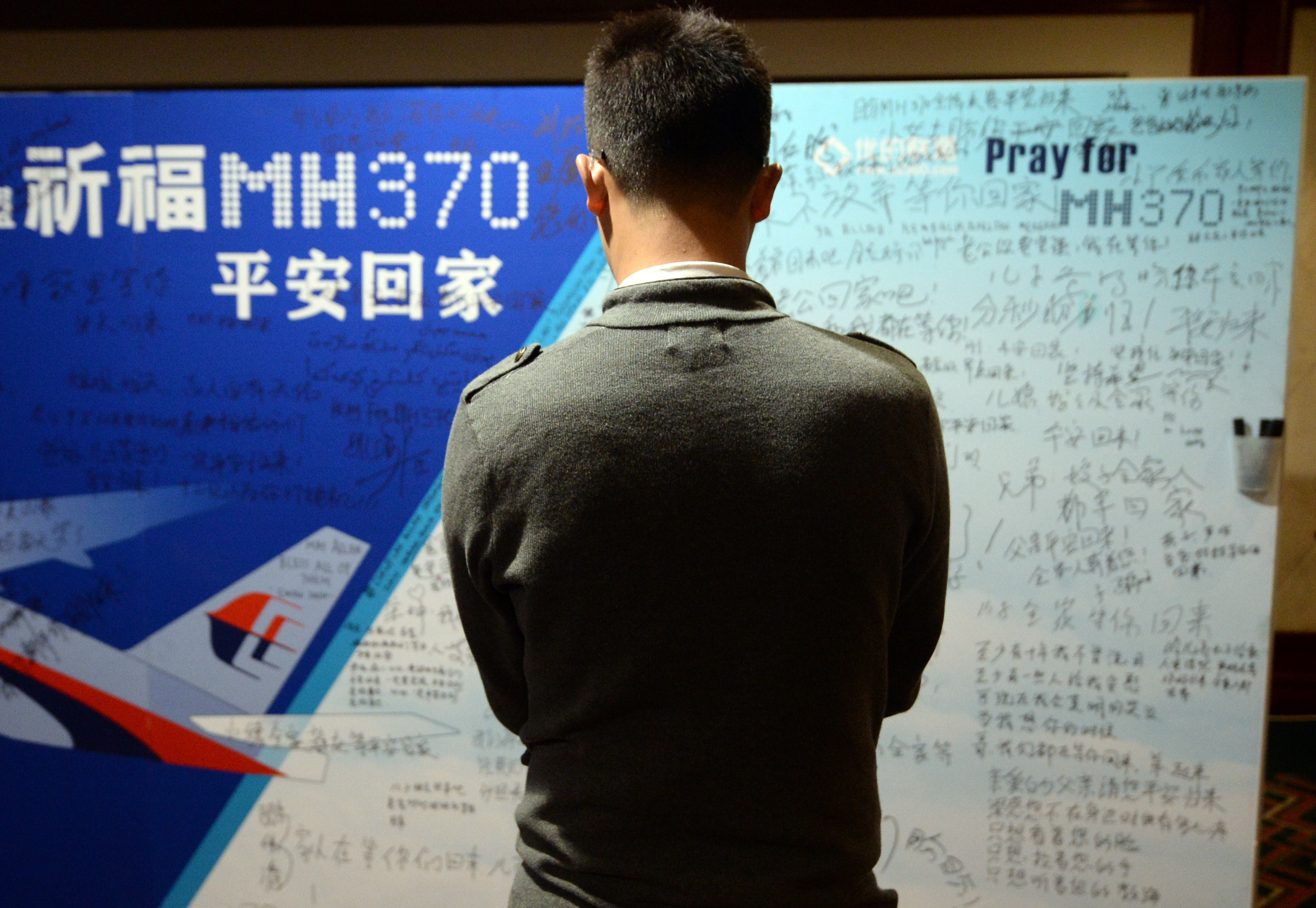 Misterul MH370. Apelul de 2 minute pe care l-a primit comandantul inainte sa decoleze. Cartela, cumparata cu un act fals