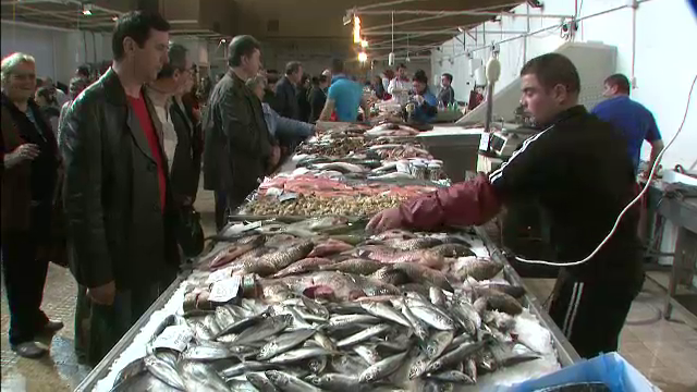 Dezlegarea la peste de Buna Vestire i-a trimis pe romani la piata. In Obor s-au vandut duminica peste 3 tone de peste