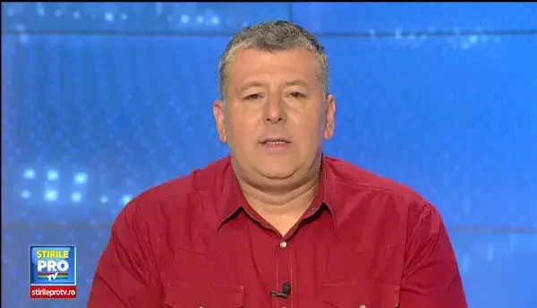 Un bloc intreg a fost inghitit de flacari intr-un oras din Suceava. Apartamentele de la ultimul etaj nu mai au acoperis