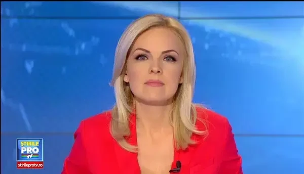 Biroul lui Ceausescu a fost dorit de Elton John. Creat de 3 arhitecti si 18 sculptori, cabinetul e scos acum la licitatie