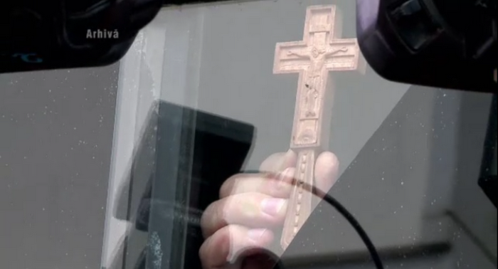 Gigi Becali cere jurnalistilor sa nu mai publice informatii despre familia sa. "Viata mamei mele ar putea fi pusa in pericol"