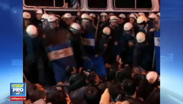 CLIPUL ZILEI: Proteste VIOLENTE in Taiwan, dupa incheierea unui acord de liber schimb cu China