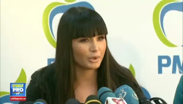 Elena Basescu a anuntat ca s-a inscris in Partidul Miscarea Populara. Fiica presedintelui vrea in Parlamentul Romaniei