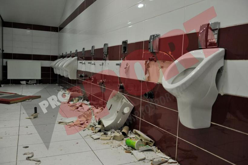 Suporterii lui "U" Cluj au devastat stadionul rivalilor de la CFR