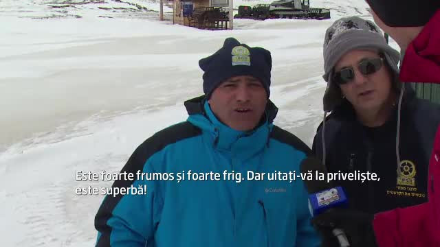 Duminica, vreme de plaja, marti, ninsori si vant. Reactia unui turist din Dubai la vederea zapezii