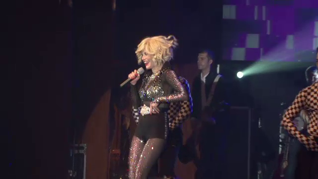 Loredana a fost MAGICA la Onesti. Artista a cantat din nou pe scena unde s-a lansat la inceputul carierei