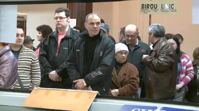 Fata in fata cu plata taxelor si impozitelor la ghiseu. Peripetiile unui ministru in Romania celor care stau la coada