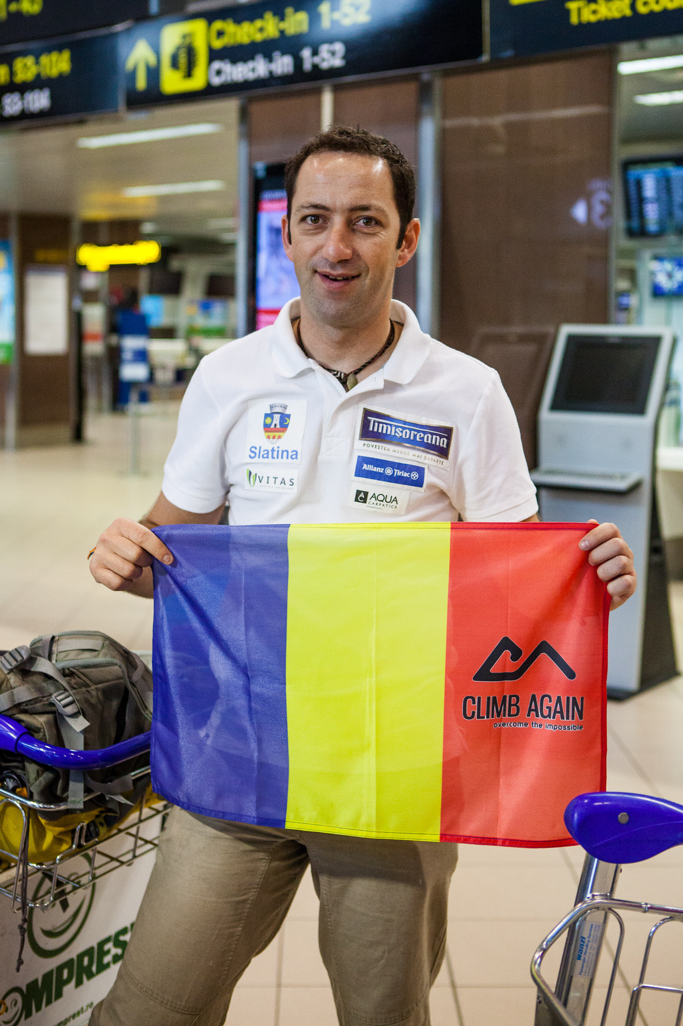 Horia Colibasanu a pornit in drumul spre o noua premiera.Alpinistul vrea sa cucereasca Varful Everest fara oxigen suplimentar