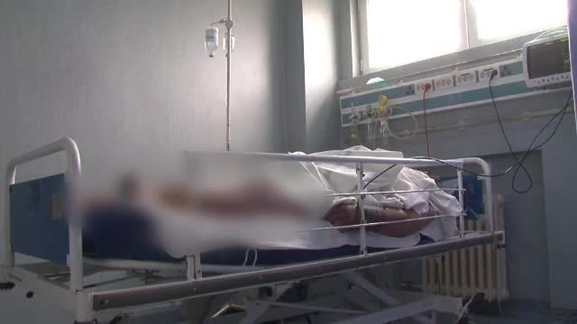 Final de cosmar pentru un barbat de 250kg. Abandonat de copii, si-a petrecut ultimii 8 ani imobilizat si atacat de sobolani