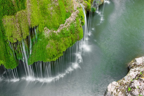 A fost declarata cea mai frumoasa cadere de apa din lume. Cum arata Cascada Bigar dupa ce a fost aproape distrusa de viituri