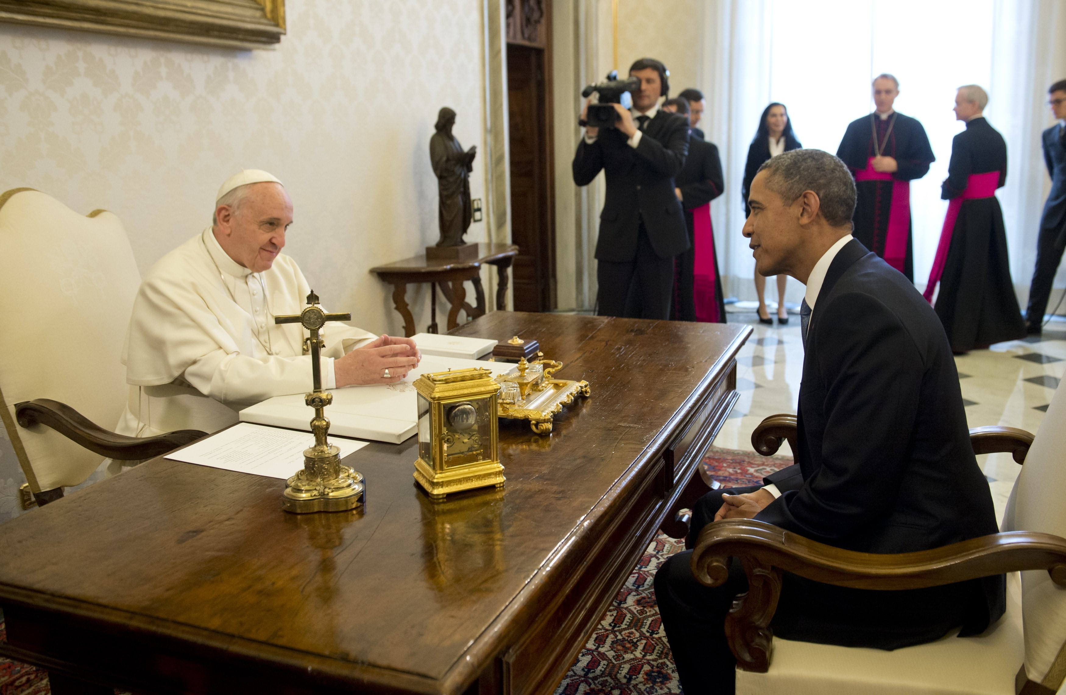 Papa Francisc l-a primit pe Barack Obama la Vatican. Cei doi s-au intalnit pentru prima data
