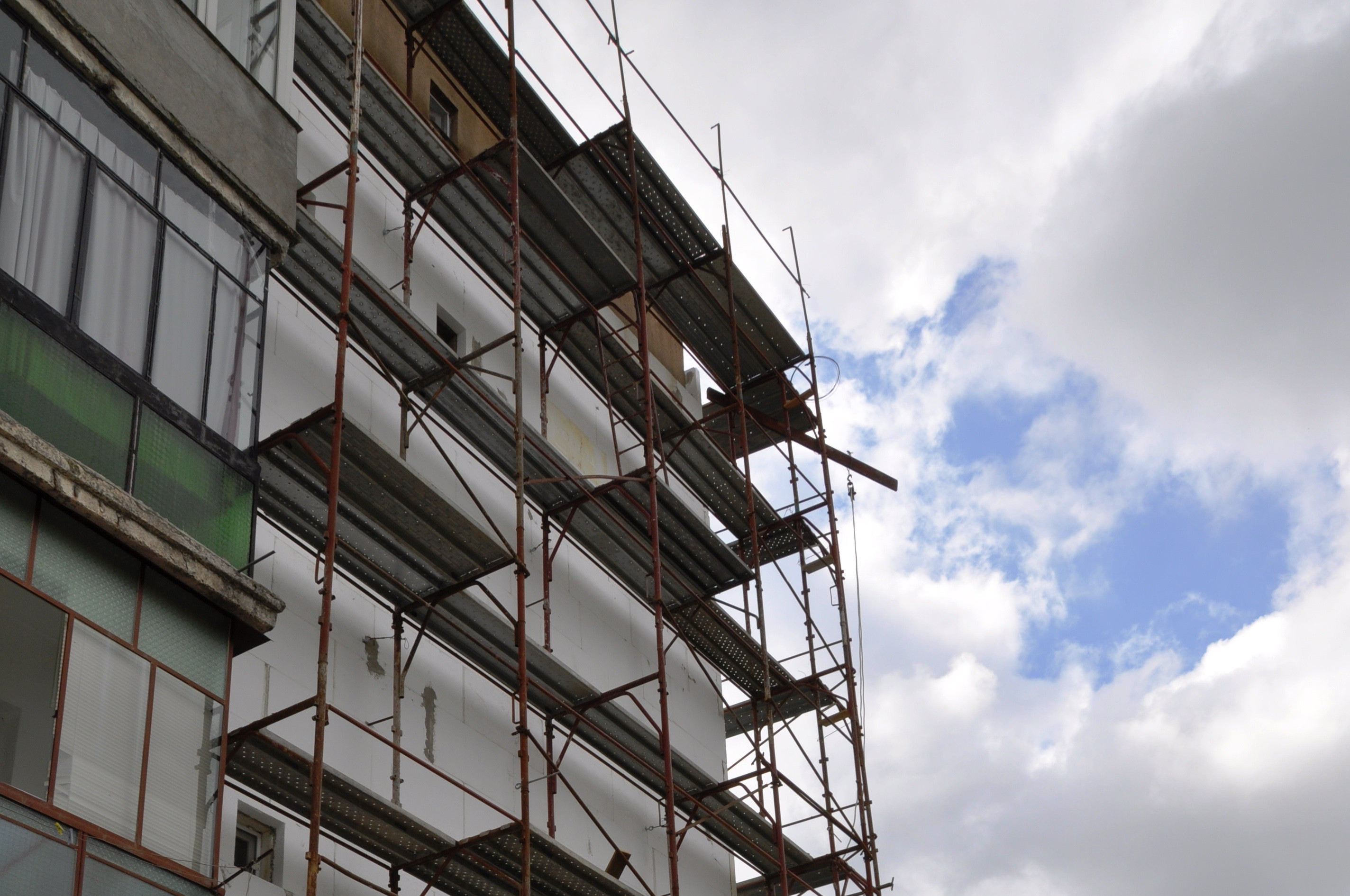 Sapte blocuri din Arad vor fi reabilitate termic cu peste cinci milioane de lei. Afla de unde vin banii