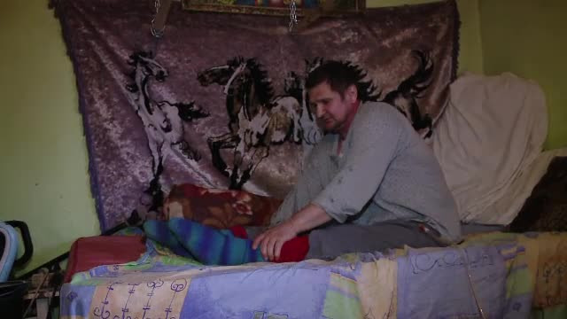 Paralizat, parasit de sotie si sarac. Povestea romanului care se lupta in fiecare zi cu soarta si iese mereu invingator