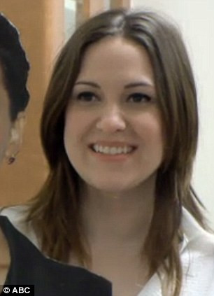 O femeie din Statele Unite a cheltuit 18.000 de euro pentru a semana cu actrita Jennifer Lawrence. Cum arata acum