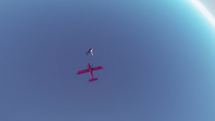 Sezonul de parasutism urmeaza sa se deschida. Cine si in ce conditii poate sari de la 4.000 de metri