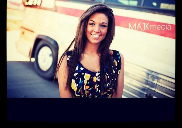 O tanara de 19 ani din SUA a ajuns la inchisoare, dupa ce a poza goala intr-o scoala catolica. FOTO