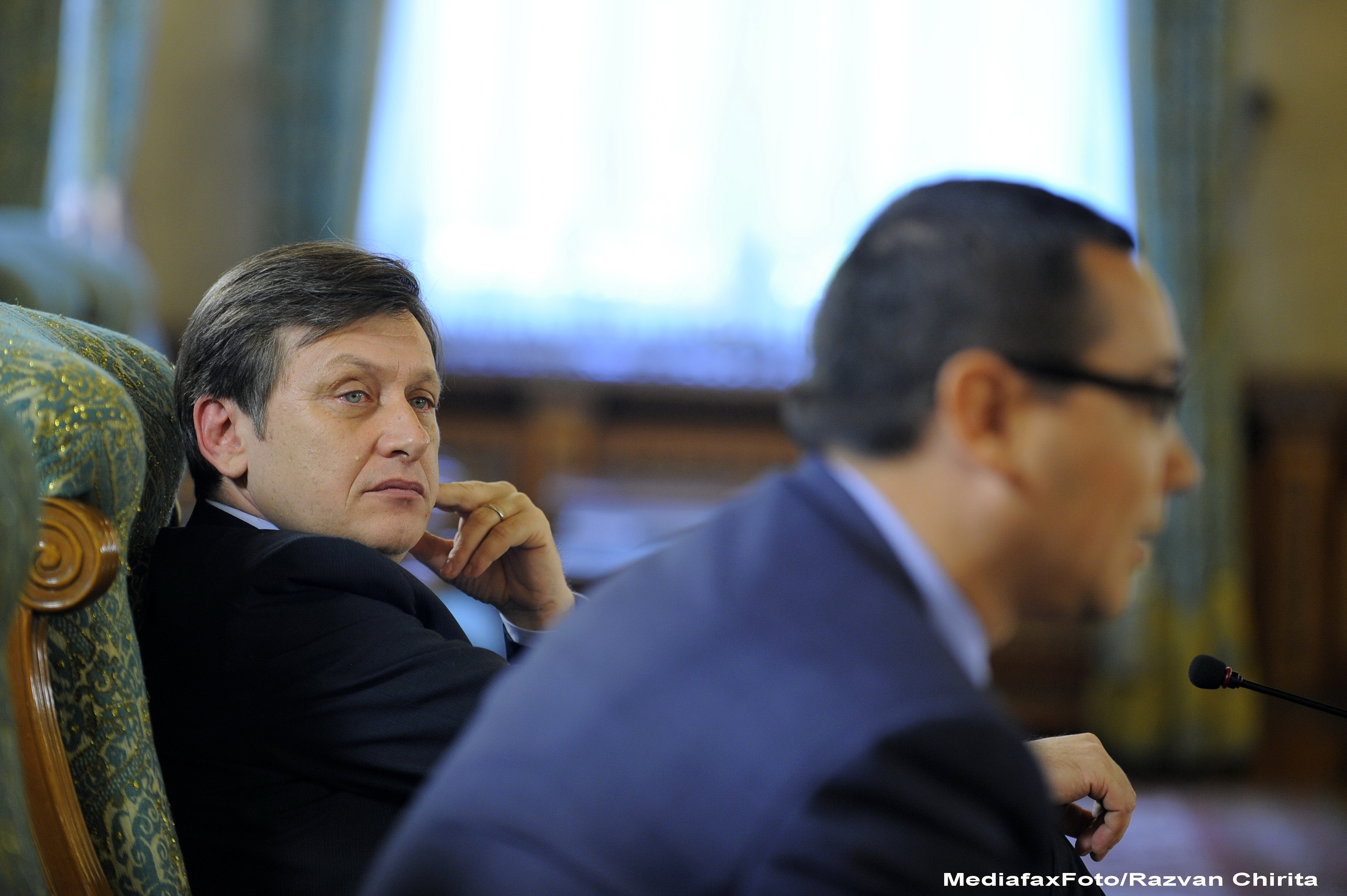 Amenintarea lui Antonescu. Ce ii va face presedintele PNL lui Victor Ponta daca va ajunge presedinte al Romaniei