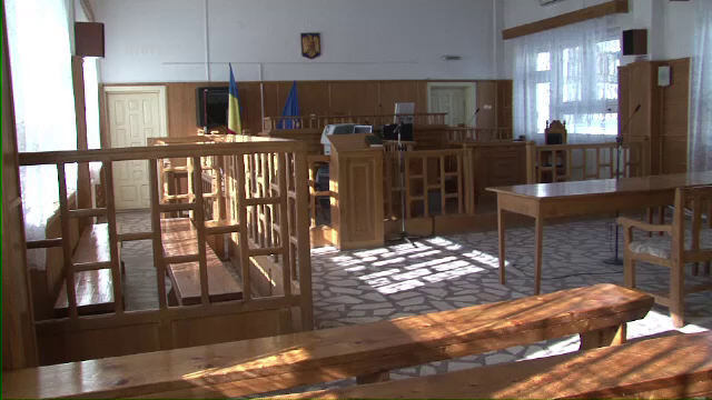 Cum se "iarta" un viol pentru pastravi si un ceas cu cuc. Pretentiile unei judecatoare din Oradea, in schimbul eliberarii