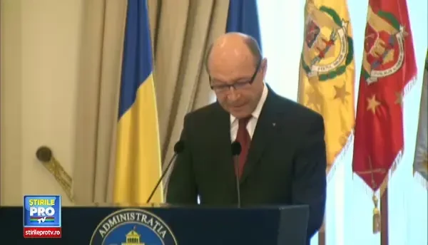 Ion Iliescu, surprins intr-o ipostaza neplacuta. Ce facea fostul presedinte in timp ce Traian Basescu tinea un discurs