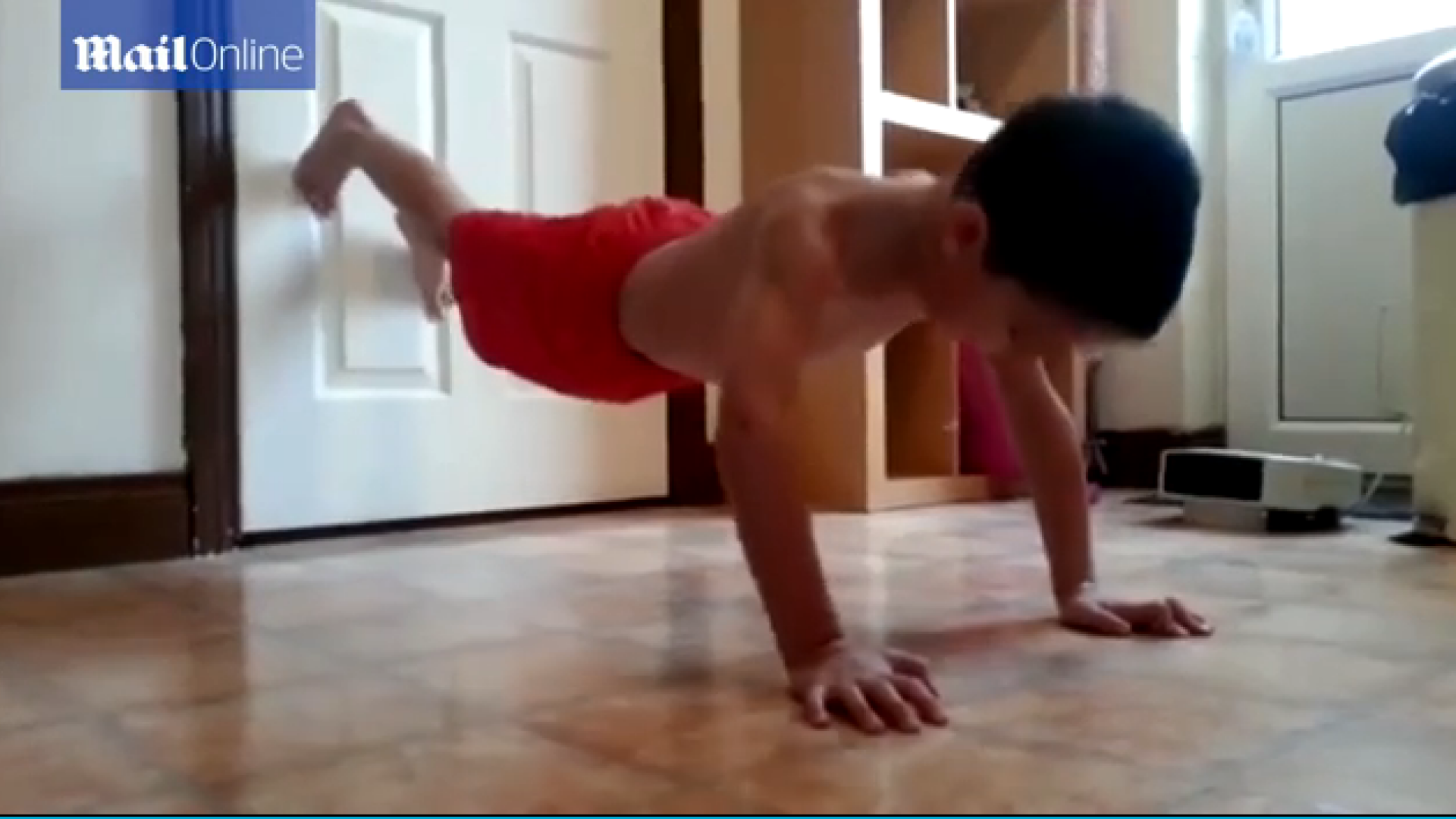 Micul Hercule al Irlandei. Cum arata baiatul in varsta de opt ani care a devenit o senzatie pe internet. VIDEO