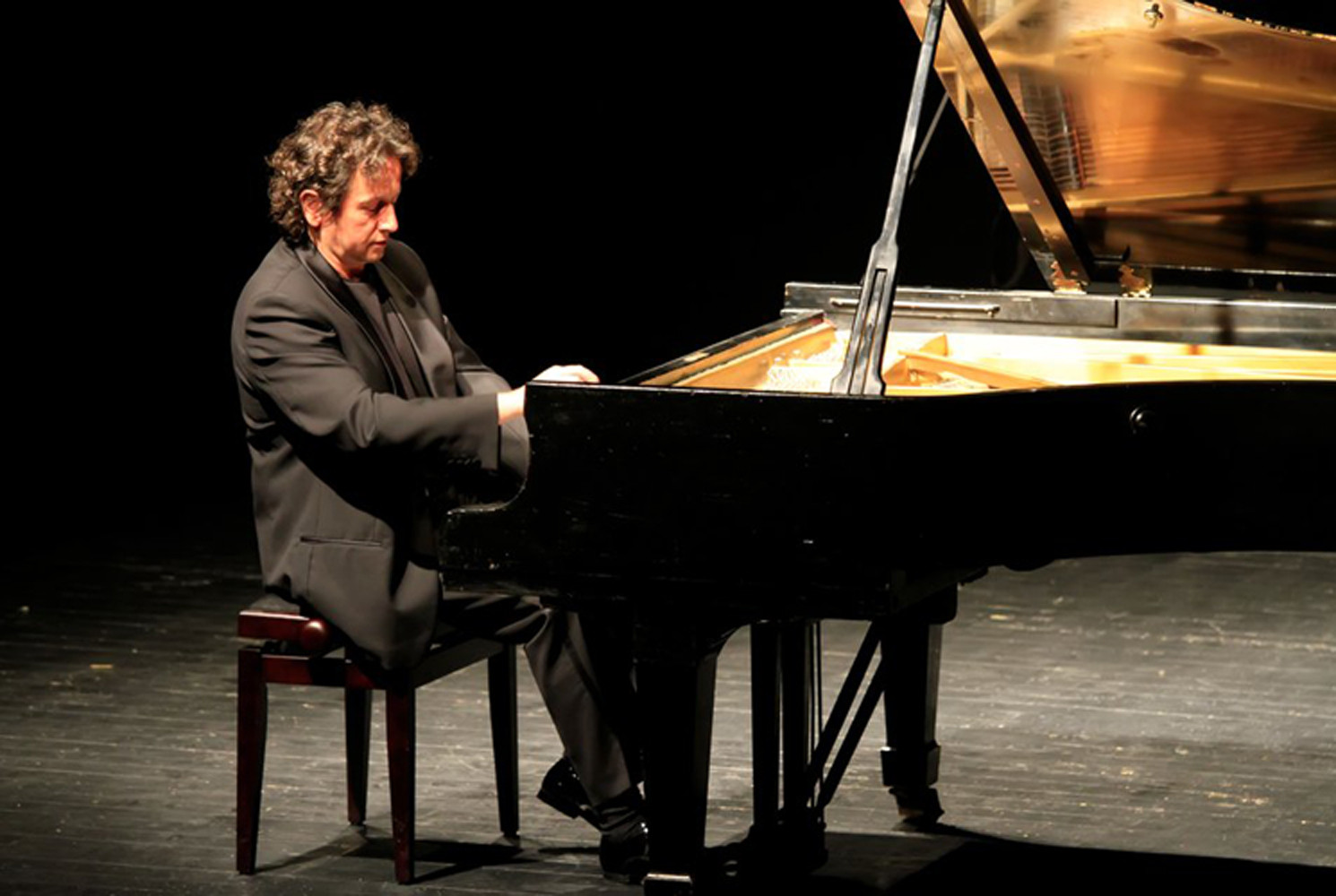 Saptamana Mozart la Filarmonica de Stat Sibiu. Horia Mihail si Pianul Calator prezinta un recital 100% Mozart