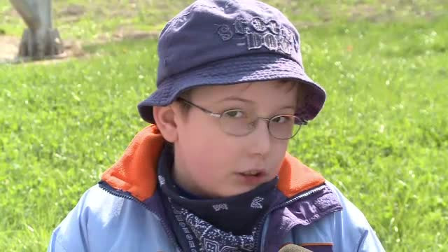 Parintii lui David au ipotecat casa pentru a-l ajuta sa lupte cu autismul. Statul roman ignora dramele a 8.000 de familii