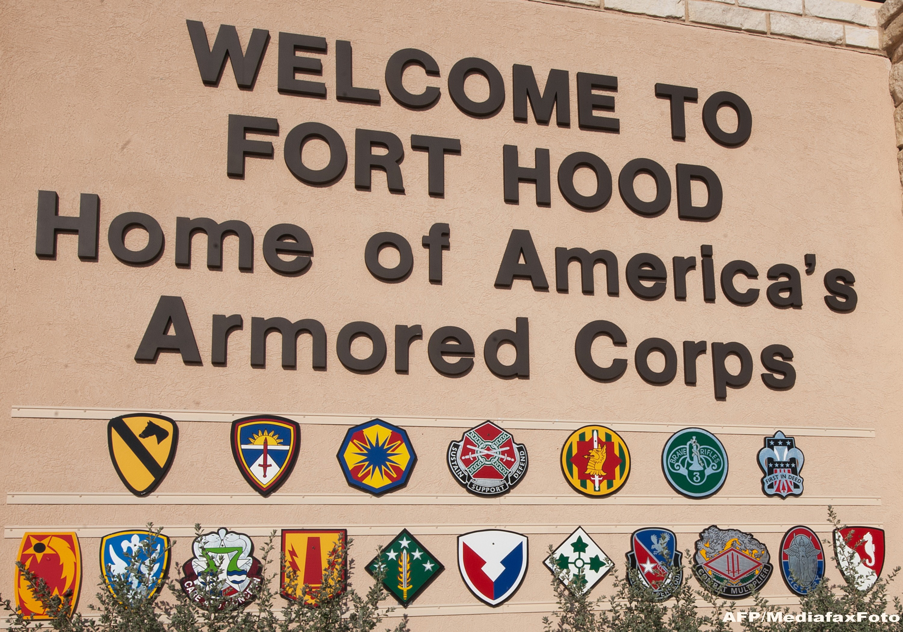 Un soldat cu "probleme mentale" a deschis focul intr-o baza militara din Texas. 3 oameni au murit, iar 16 sunt raniti