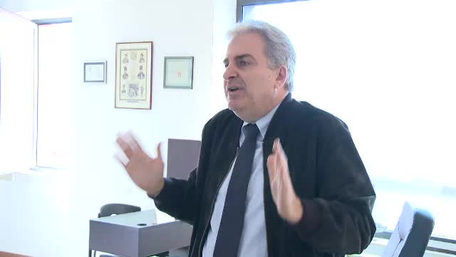 Doua spitale din Prahova il dau in judecata pe nasul de botez al Irinucai Columbeanu. Cearta pleaca de la polita RCA