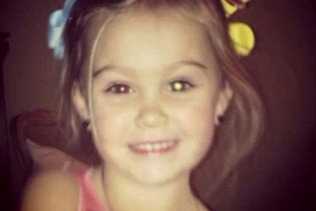 A fost diagnosticata pe Facebook. Ce au descoperit prietenii mamei sale in ochii unei fetite de trei ani