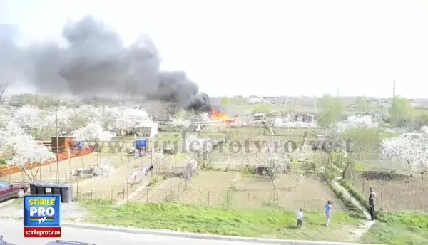 VIDEO! Flacari uriase la marginea Timisoarei, dupa ce o anexa a luat foc