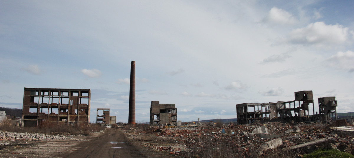 Floarea chimiei romanesti a devenit o bomba ecologica. La Tarnaveni, a venit deja apocalipsa