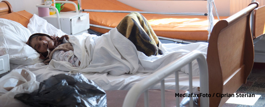 Primarii care investesc in fotbal cand batranii nu au ce manca. Cum ar putea schimba Biserica soarta bunicilor credinciosi