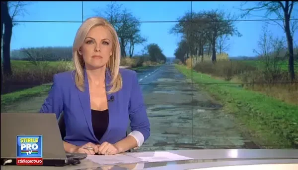 Protest prin munca pe drumul nerusinarii din zona Bran. Localnicii repara singuri o sosea lasata in voia sortii 15 ani