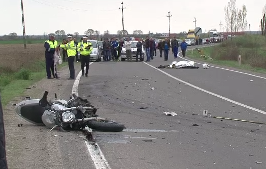 Un politist de 26 de ani a murit in chiar prima sa cursa pe motocicleta. Trupul a fost proiectat la 50 de metri