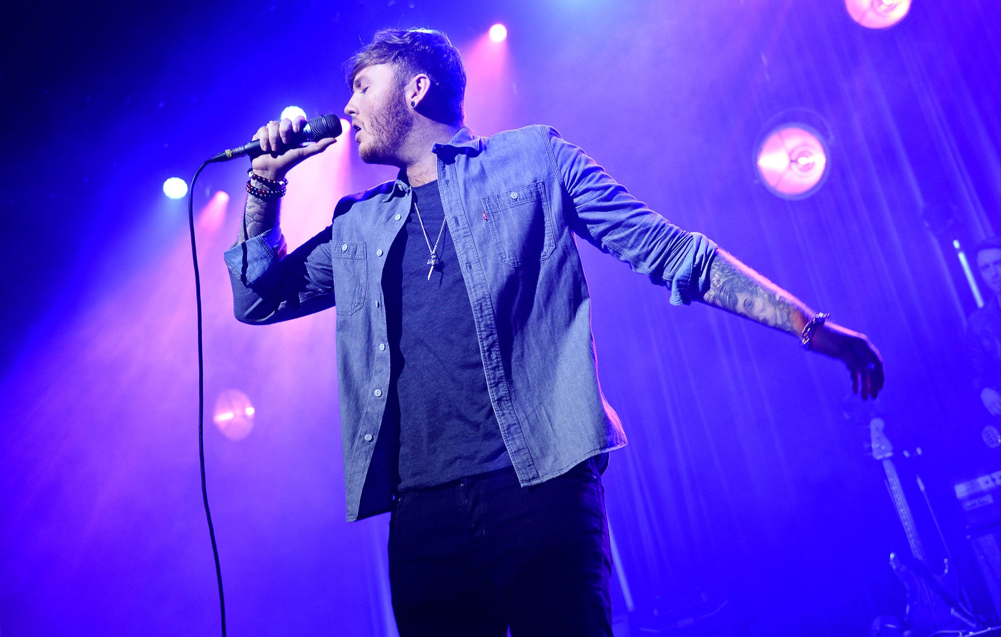 “Iti voi distruge familia ca un terorist”. Unul din castigatorii X Factor este acuzat de instigare la terorism