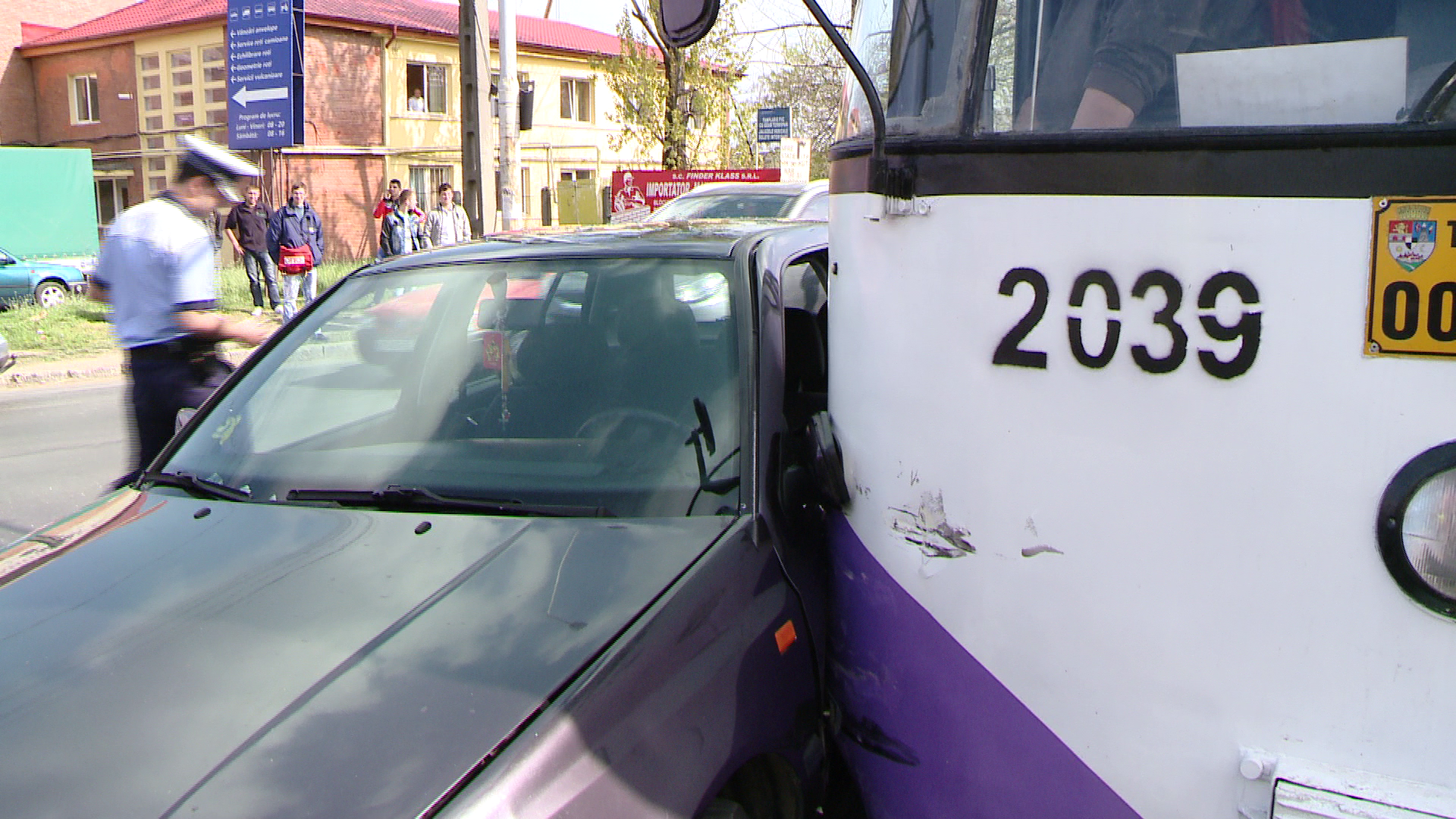 Accident grav in Timisoara, cu o ambulanta care transporta un pacient la spital. Salvarea a trecut pe rosu la semafor