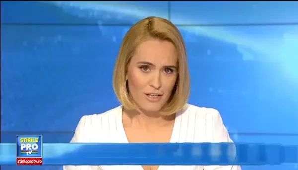 Jiltul folosit de Traian Basescu in Parlament a devenit obiect de pelerinaj