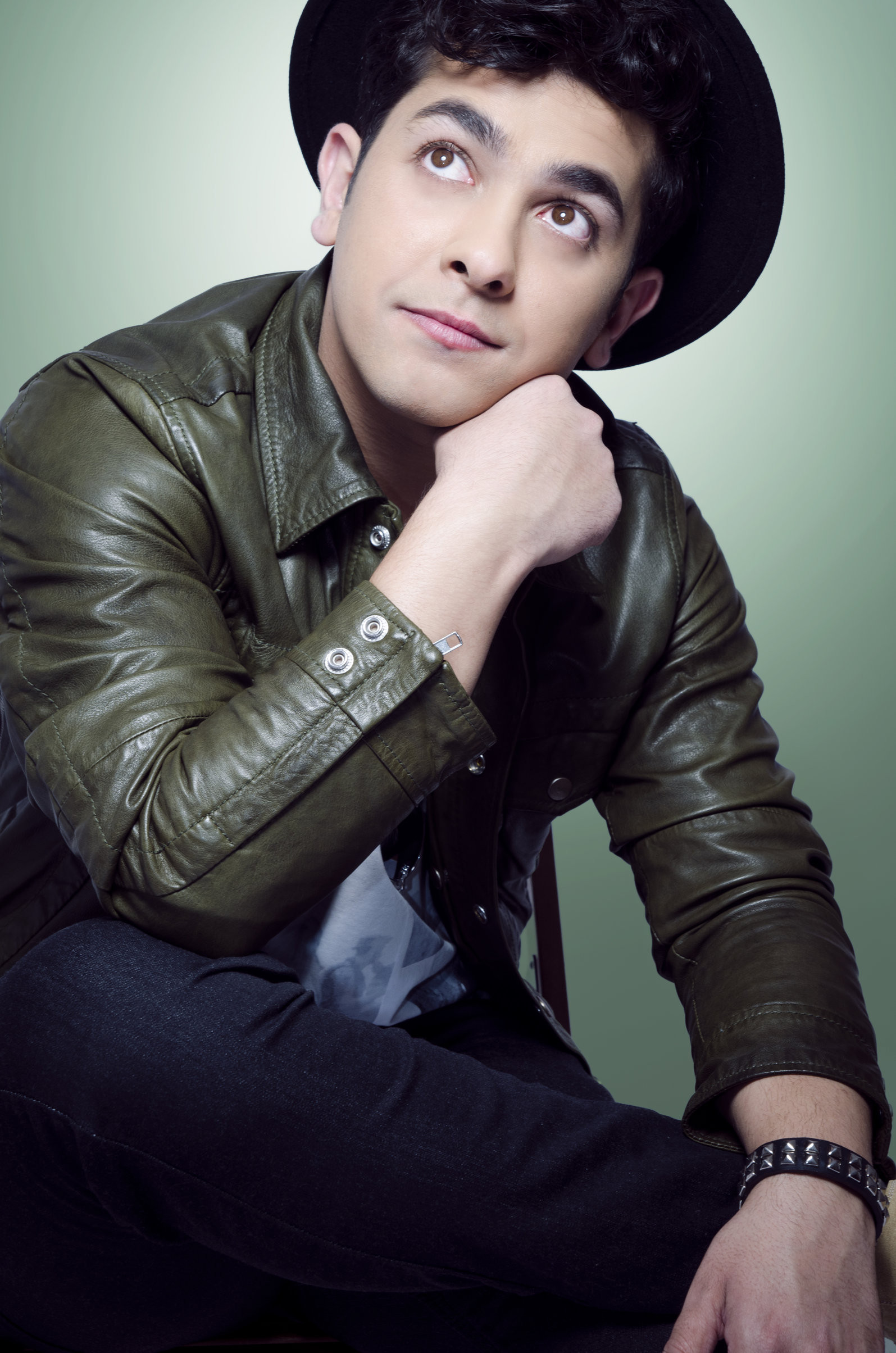 Valentin Dinu si Anya lanseaza un nou single, “Intr-o zi” VIDEO