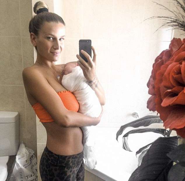 Cum arata, dupa ce a nascut, femeia care a mancat in timpul sarcinii doar banane si salata. FOTO