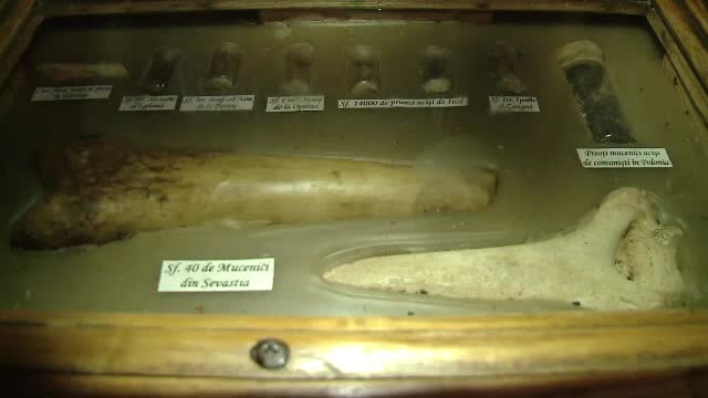 Liber la venerat doar pentru relicvele cu certificat. Biserica va tipari "Ghidul Moastelor din Romania"